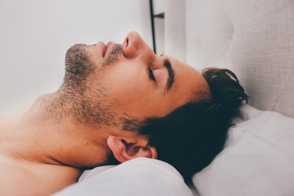 man-sleep-pillow stop snoring